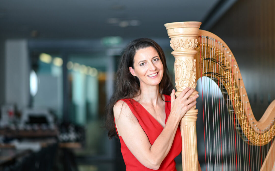 Echt? Wie klingt eine Wartburg-Harfe auf der Wartburg im Radio? Silke Aichhorns Harfenkonzert im Deutschlandfunk.